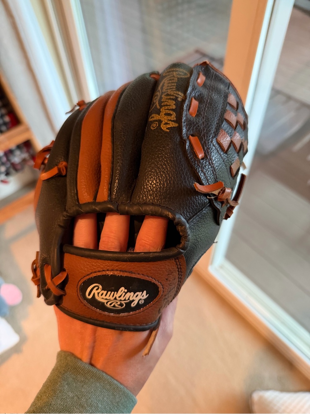Rawlings Black and Brown Leather Baseball Glove 9 1/2”